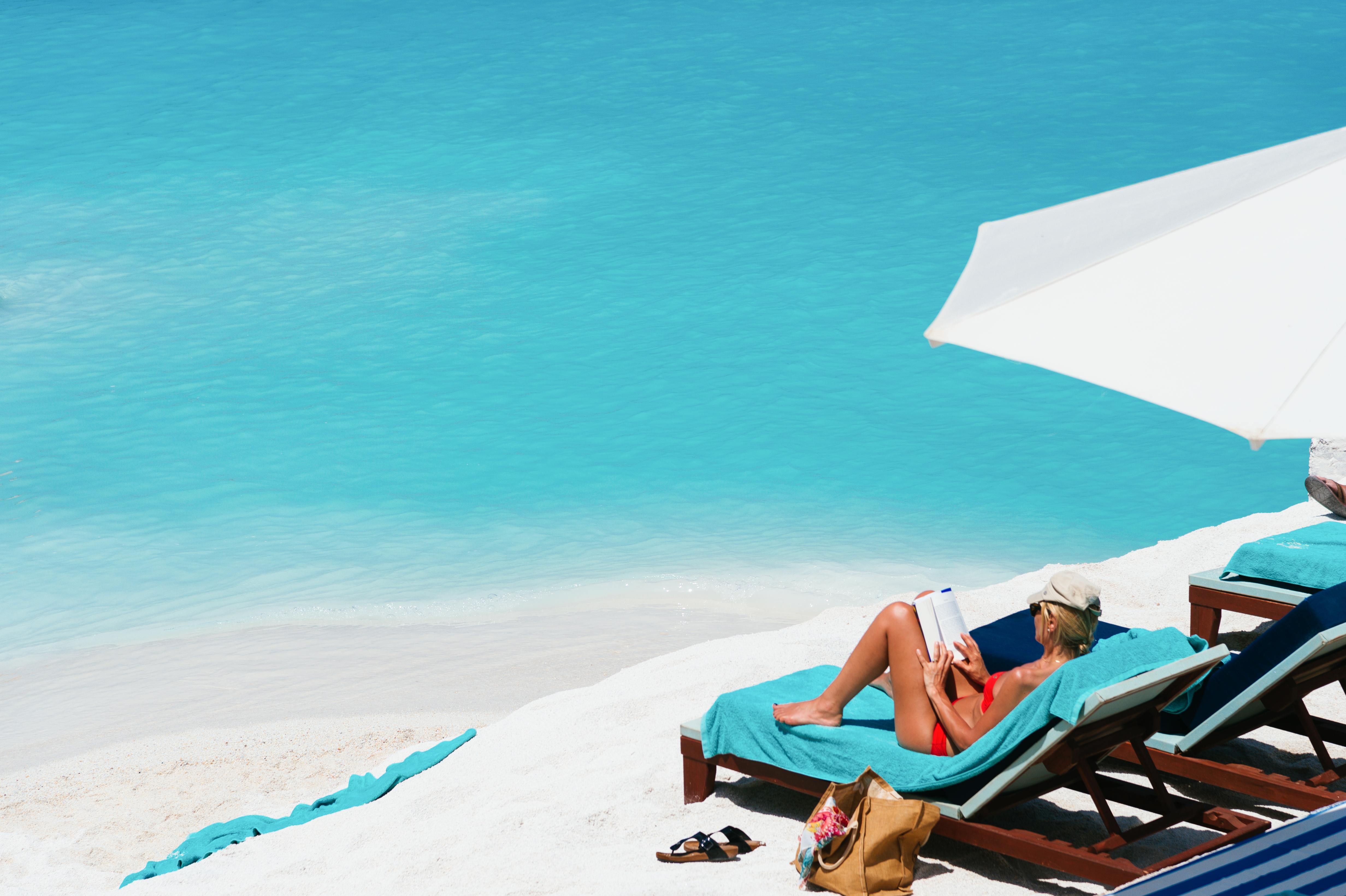 Minos Imperial Luxury Beach Resort & Spa Milatos Dış mekan fotoğraf A woman sunbathing on a beach