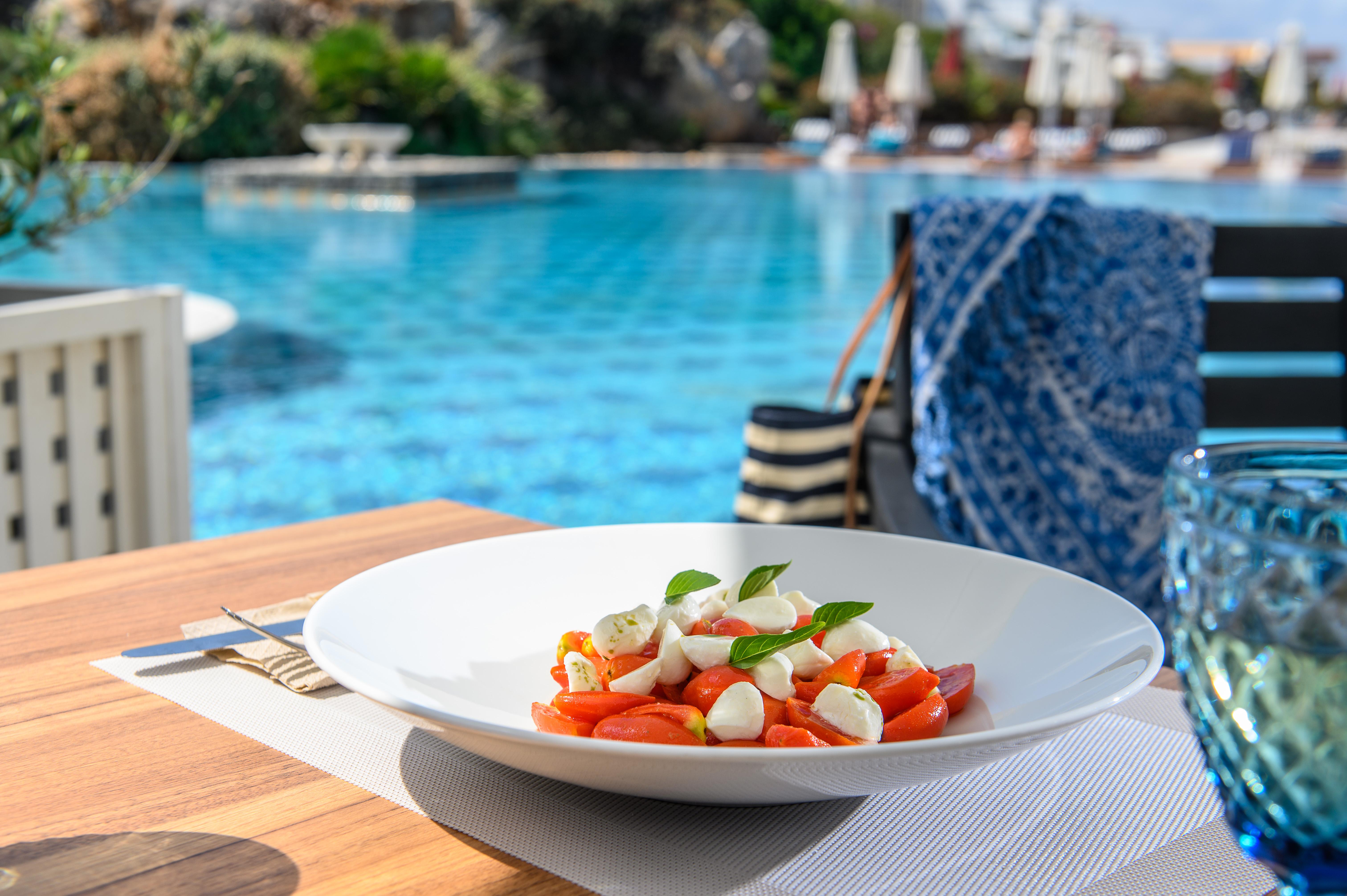 Minos Imperial Luxury Beach Resort & Spa Milatos Dış mekan fotoğraf A Greek salad