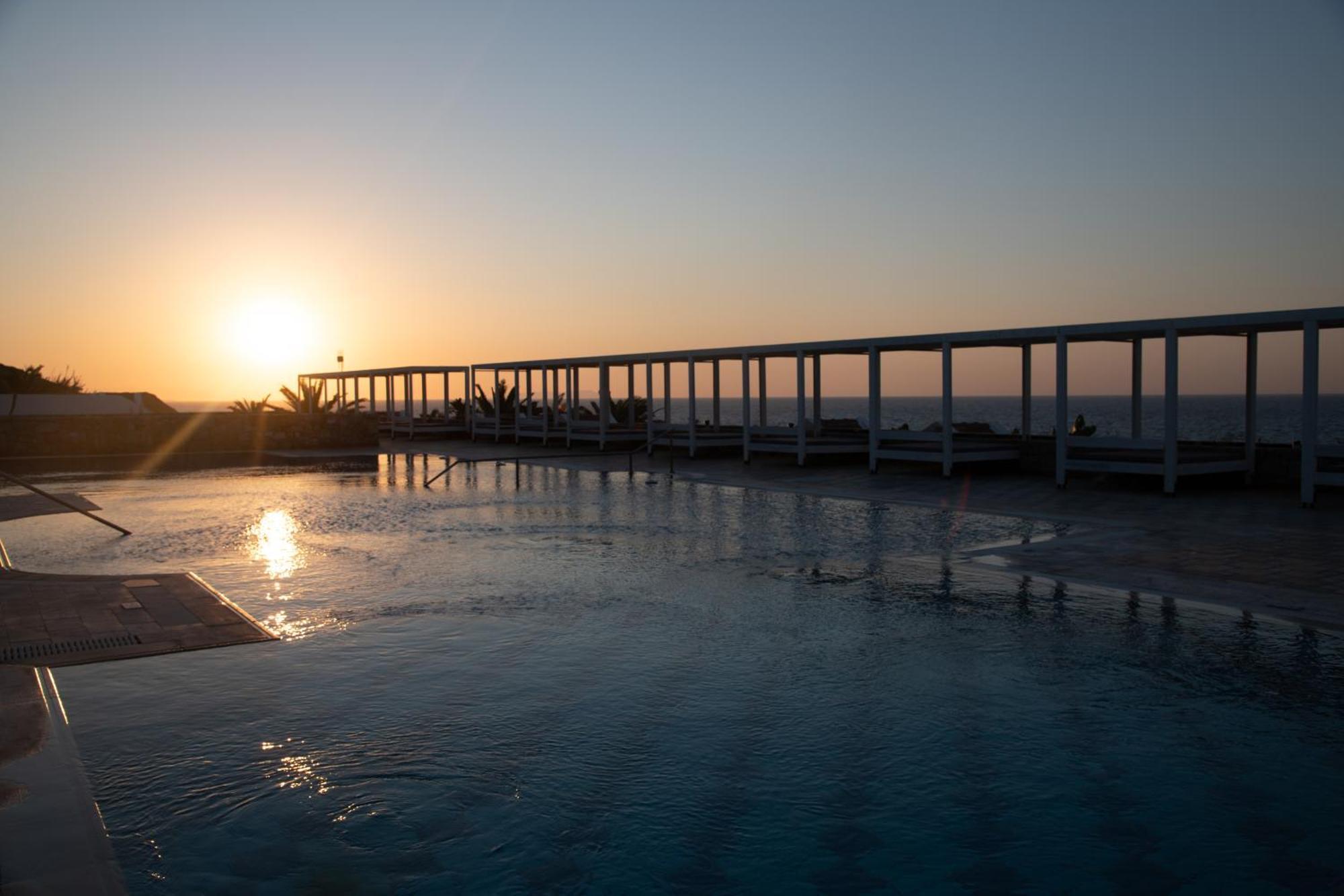 Minos Imperial Luxury Beach Resort & Spa Milatos Dış mekan fotoğraf The pier at sunset